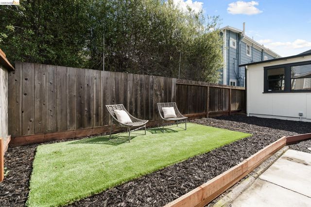 1004 39Th St, Oakland, CA 94608