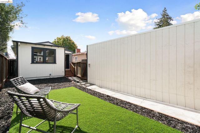 1004 39Th St, Oakland, CA 94608