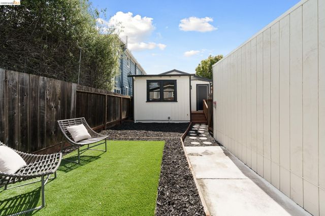 1004 39Th St, Oakland, CA 94608