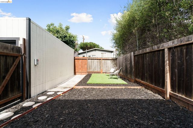 1004 39Th St, Oakland, CA 94608