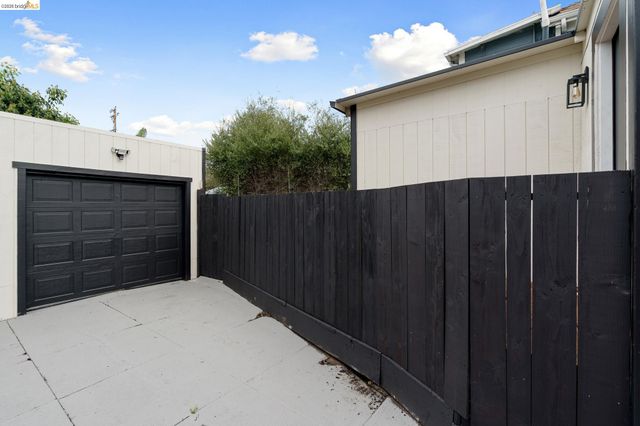 1004 39Th St, Oakland, CA 94608