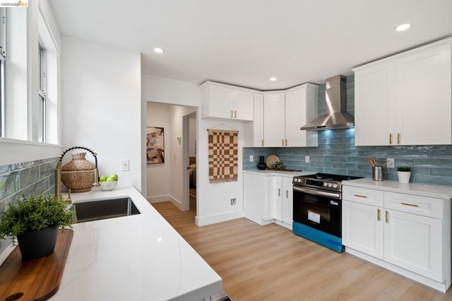 1004 39Th St, Oakland, CA 94608