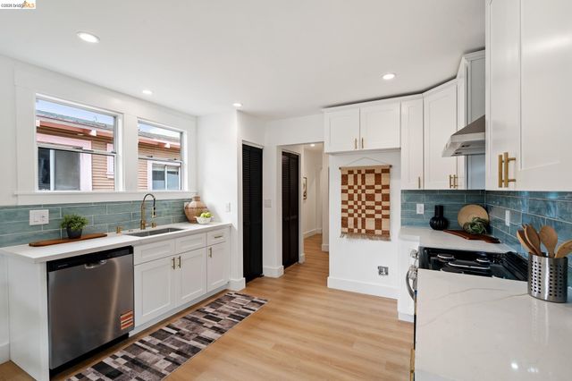 1004 39Th St, Oakland, CA 94608