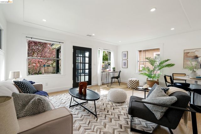 1004 39Th St, Oakland, CA 94608