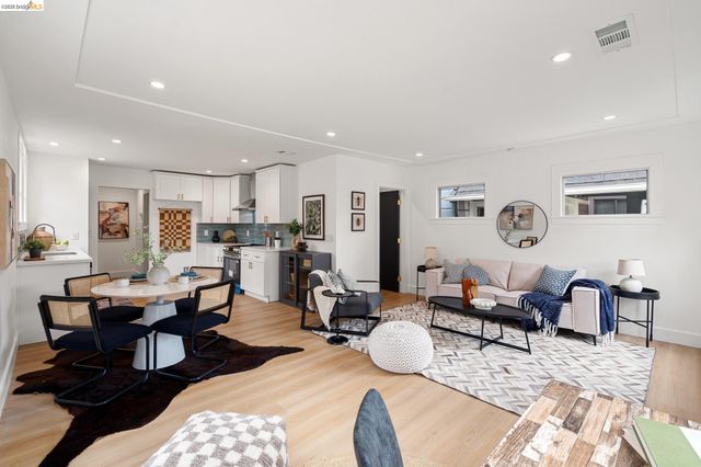 1004 39Th St, Oakland, CA 94608