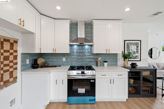 1004 39Th St, Oakland, CA 94608