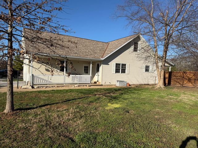 21561 Lawrence 1074, Monett, MO 65708