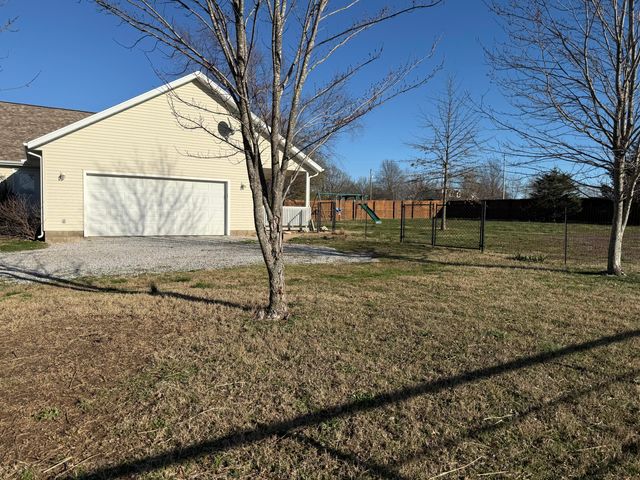 21561 Lawrence 1074, Monett, MO 65708