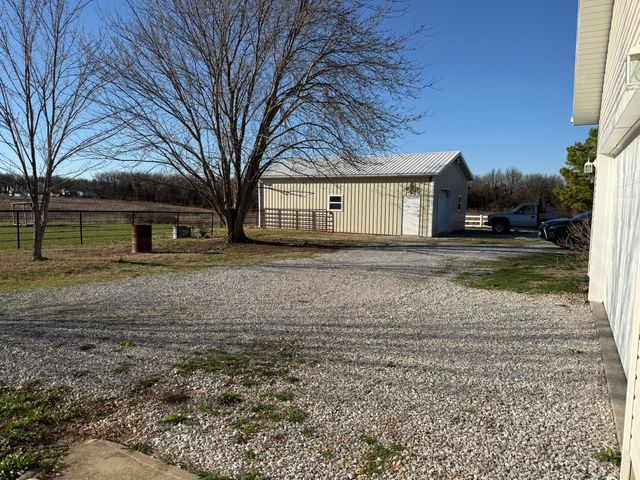 21561 Lawrence 1074, Monett, MO 65708