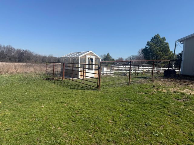 21561 Lawrence 1074, Monett, MO 65708