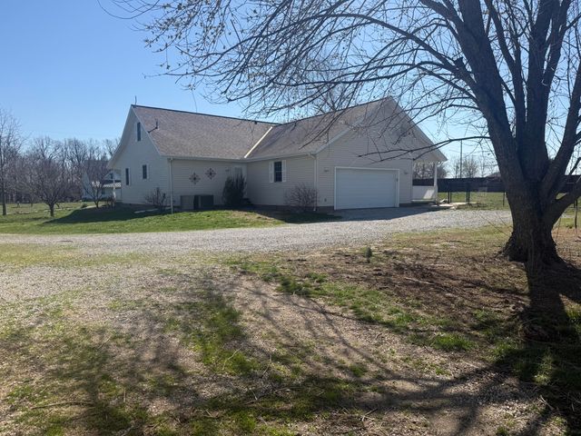 21561 Lawrence 1074, Monett, MO 65708