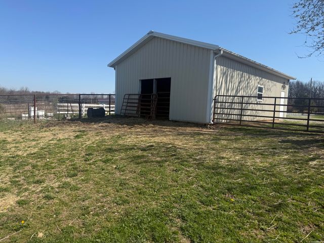 21561 Lawrence 1074, Monett, MO 65708