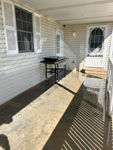 21561 Lawrence 1074, Monett, MO 65708