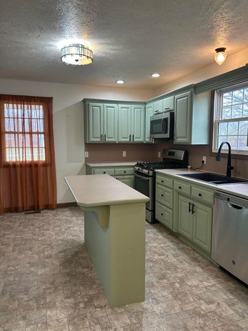 21561 Lawrence 1074, Monett, MO 65708