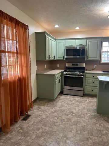 21561 Lawrence 1074, Monett, MO 65708