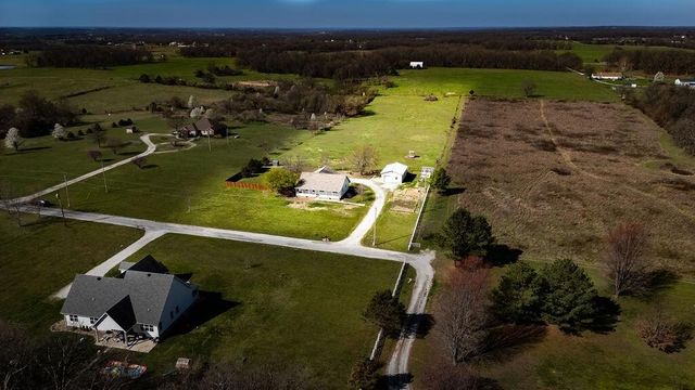 21561 Lawrence 1074, Monett, MO 65708