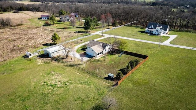 21561 Lawrence 1074, Monett, MO 65708