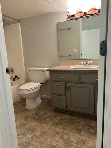 21561 Lawrence 1074, Monett, MO 65708