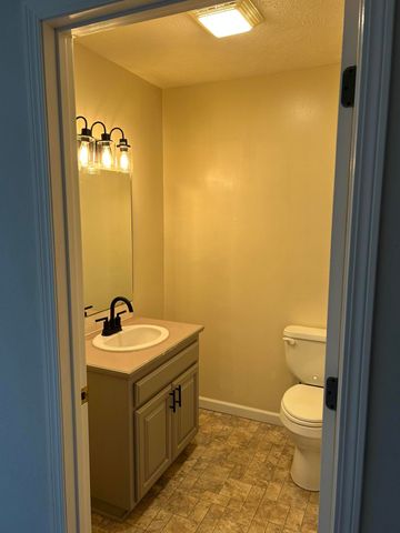 21561 Lawrence 1074, Monett, MO 65708