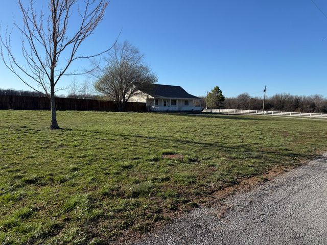 21561 Lawrence 1074, Monett, MO 65708