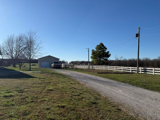 21561 Lawrence 1074, Monett, MO 65708