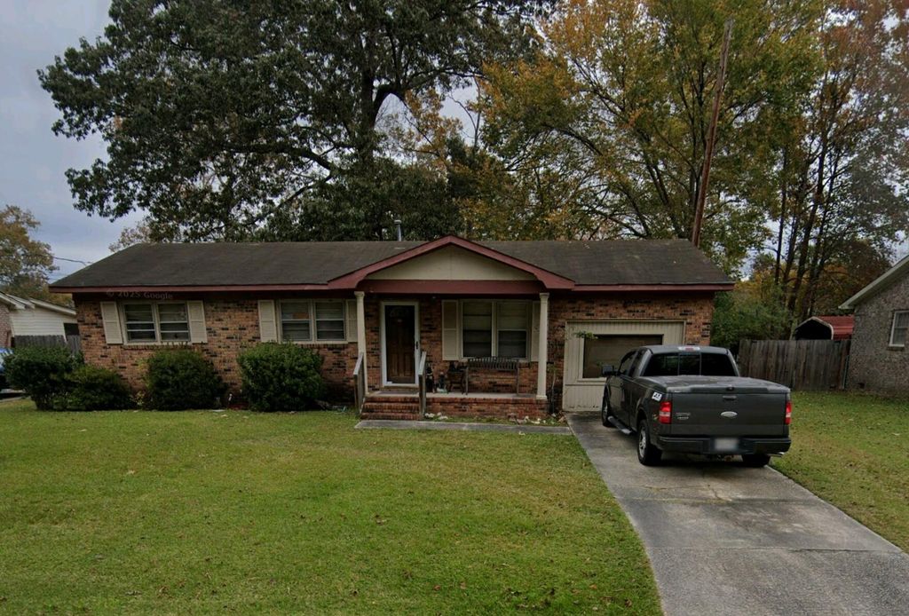 Image 1 of property listing at 347 Holly Avenue, Goose Creek, SC 29445