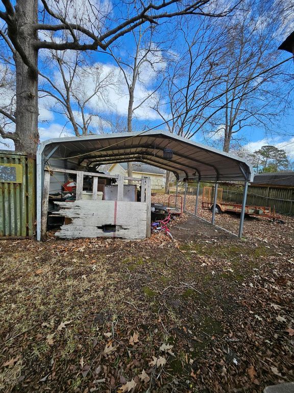 Image 2 of property listing at 347 Holly Avenue, Goose Creek, SC 29445