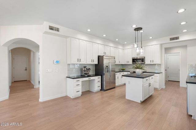 4960 E COLONIAL Drive, Chandler, AZ 85249