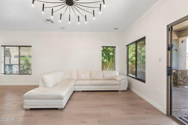 4960 E COLONIAL Drive, Chandler, AZ 85249