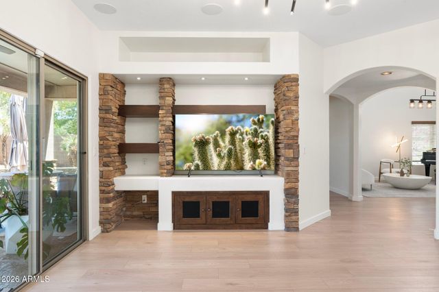 4960 E COLONIAL Drive, Chandler, AZ 85249