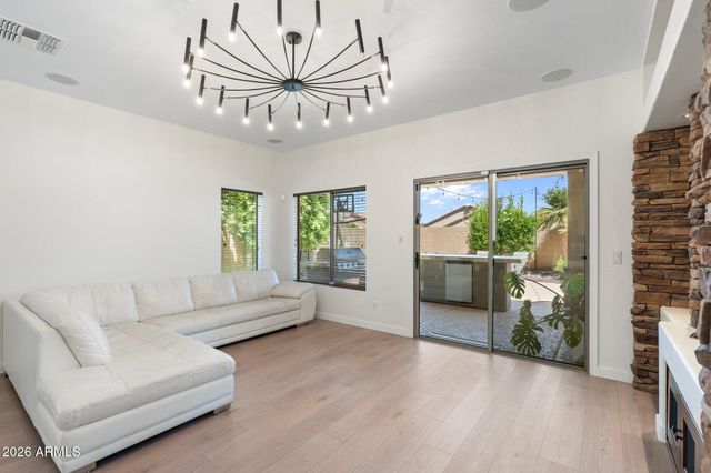 4960 E COLONIAL Drive, Chandler, AZ 85249