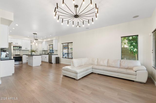 4960 E COLONIAL Drive, Chandler, AZ 85249