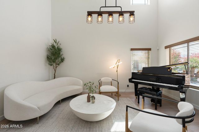 4960 E COLONIAL Drive, Chandler, AZ 85249