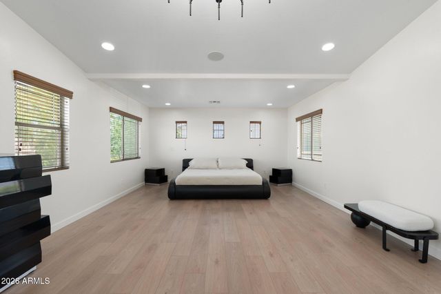 4960 E COLONIAL Drive, Chandler, AZ 85249