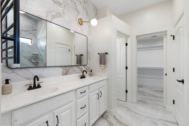 4960 E COLONIAL Drive, Chandler, AZ 85249