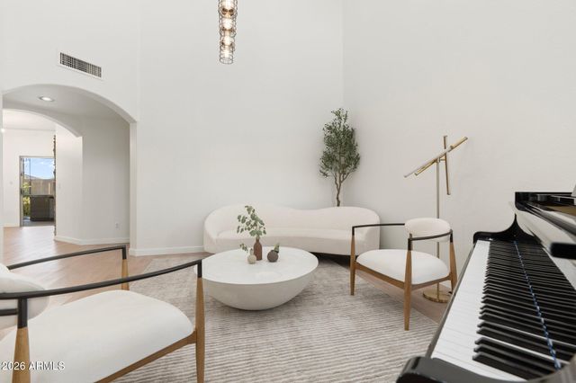 4960 E COLONIAL Drive, Chandler, AZ 85249