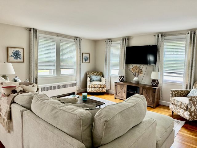 329 Summer St 1, Manchester, MA 01944