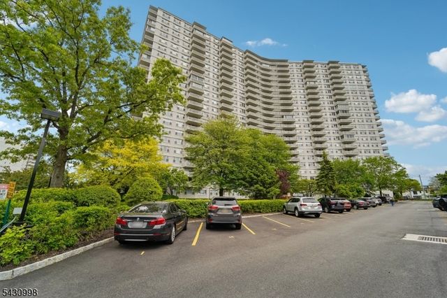 2000 Linwood Ave 4P, Fort Lee Boro, NJ 07024