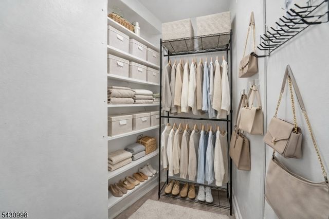 2000 Linwood Ave 4P, Fort Lee Boro, NJ 07024