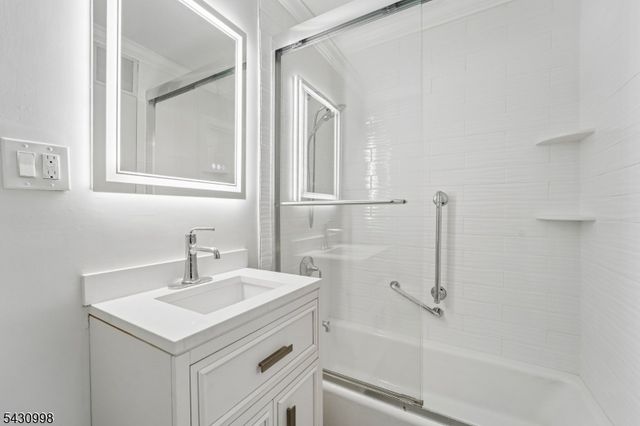 2000 Linwood Ave 4P, Fort Lee Boro, NJ 07024