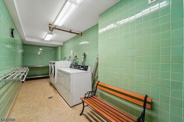 2000 Linwood Ave 4P, Fort Lee Boro, NJ 07024