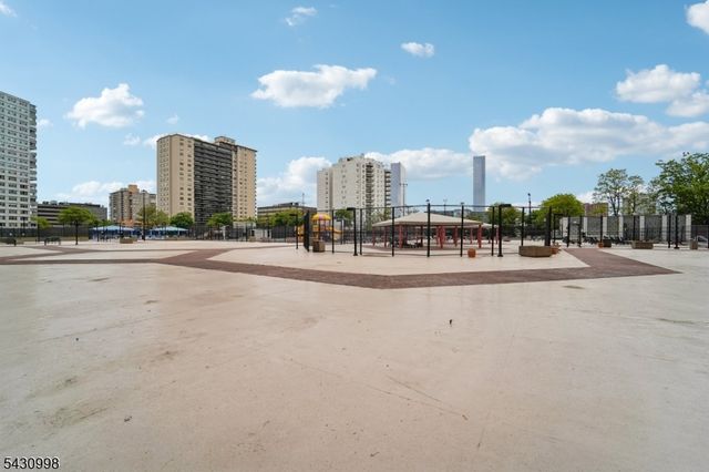 2000 Linwood Ave 4P, Fort Lee Boro, NJ 07024