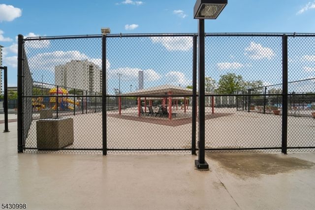 2000 Linwood Ave 4P, Fort Lee Boro, NJ 07024
