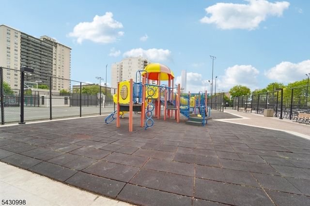 2000 Linwood Ave 4P, Fort Lee Boro, NJ 07024