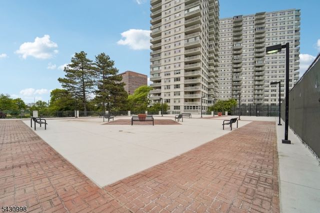 2000 Linwood Ave 4P, Fort Lee Boro, NJ 07024