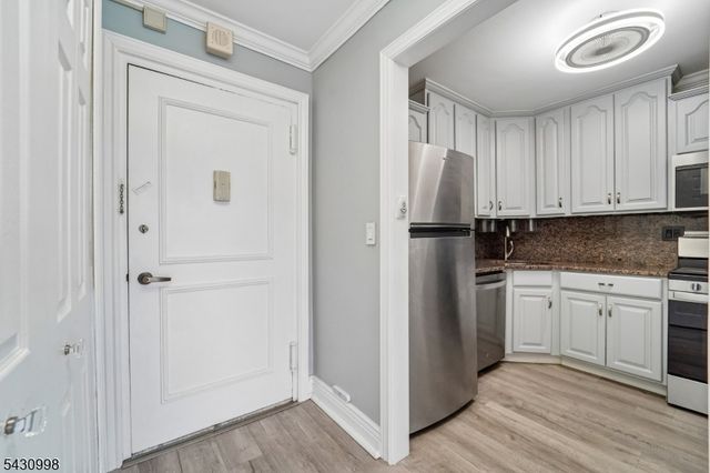 2000 Linwood Ave 4P, Fort Lee Boro, NJ 07024