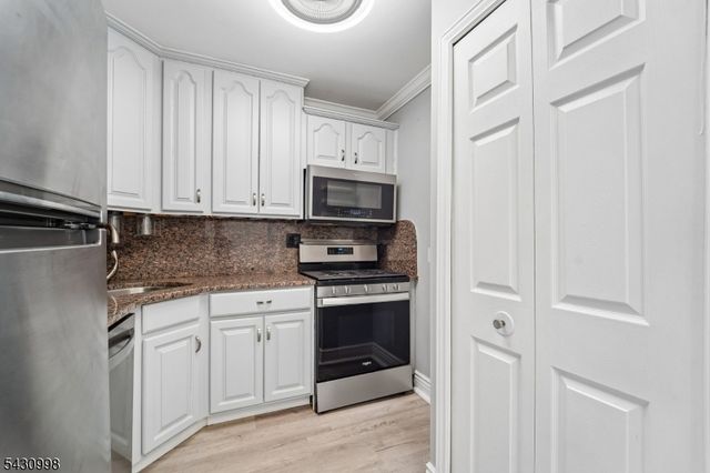 2000 Linwood Ave 4P, Fort Lee Boro, NJ 07024