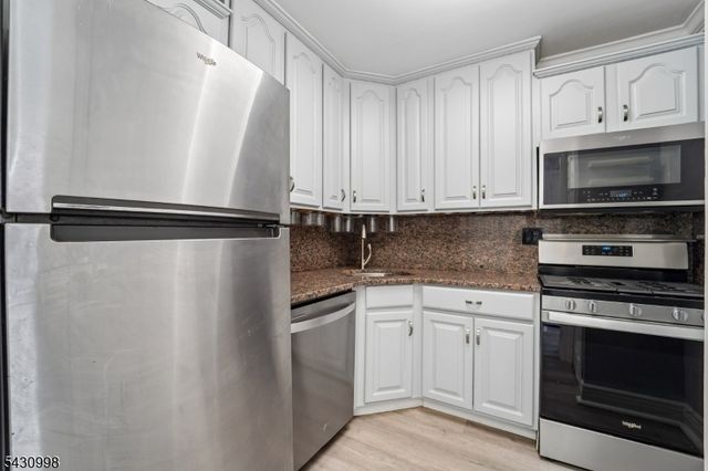 2000 Linwood Ave 4P, Fort Lee Boro, NJ 07024