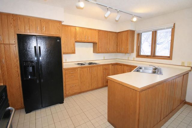 1317 12th St SW, Minot, ND 58701