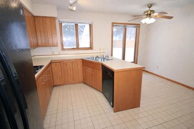 1317 12th St SW, Minot, ND 58701